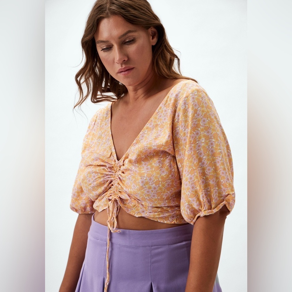H&M Ruched Floral Puff-Sleeve Top – Size L - Picture 3 of 15